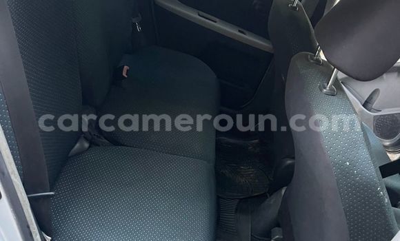 Sayi Na hannu Toyota Vitz Azurfa Mota in Douala a Ƙasar Kamaru Sayi Na hannu Toyota Vitz Azurfa Mota in Douala a Ƙasar Kamaru