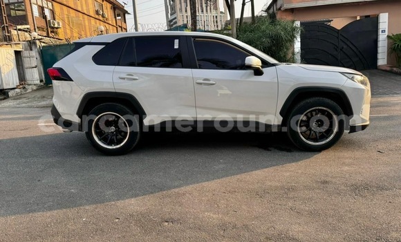 Acheter Neuf Voiture Toyota RAV4 Blanc à Douala, Littoral Cameroon Acheter Neuf Voiture Toyota RAV4 Blanc à Douala, Littoral Cameroon