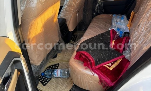 Acheter Neuf Voiture Toyota RAV4 Blanc à Douala, Littoral Cameroon Acheter Neuf Voiture Toyota RAV4 Blanc à Douala, Littoral Cameroon