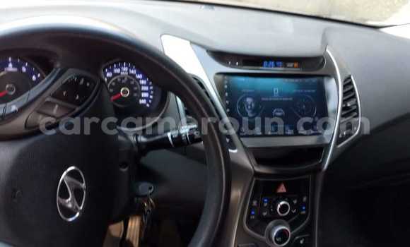 Sayi Na hannu Hyundai Elantra White Mota in Douala a Ƙasar Kamaru Sayi Na hannu Hyundai Elantra White Mota in Douala a Ƙasar Kamaru