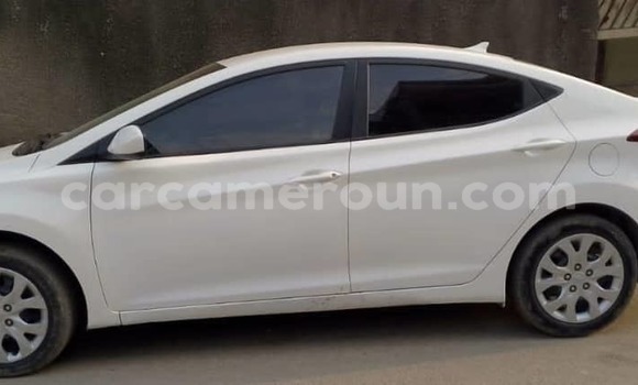 Sayi Na hannu Hyundai Elantra White Mota in Douala a Ƙasar Kamaru Sayi Na hannu Hyundai Elantra White Mota in Douala a Ƙasar Kamaru