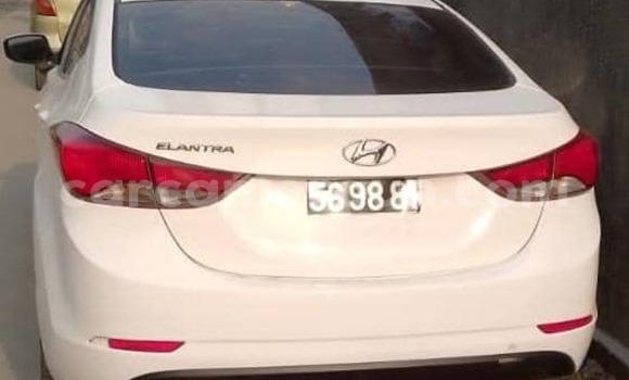 Sayi Na hannu Hyundai Elantra White Mota in Douala a Ƙasar Kamaru Sayi Na hannu Hyundai Elantra White Mota in Douala a Ƙasar Kamaru