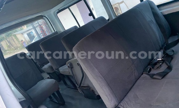 Sayi Na hannu Toyota Hiace White Mota in Douala a Ƙasar Kamaru Sayi Na hannu Toyota Hiace White Mota in Douala a Ƙasar Kamaru