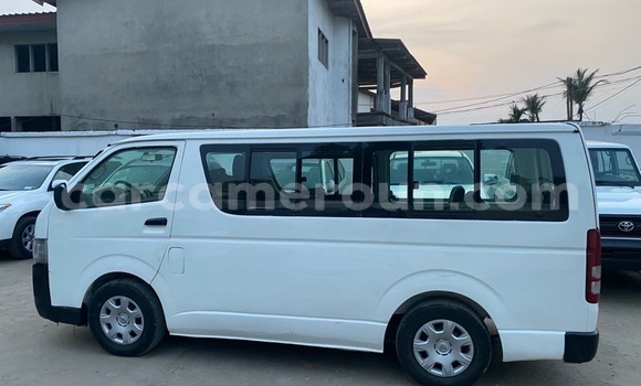 Sayi Na hannu Toyota Hiace White Mota in Douala a Ƙasar Kamaru Sayi Na hannu Toyota Hiace White Mota in Douala a Ƙasar Kamaru