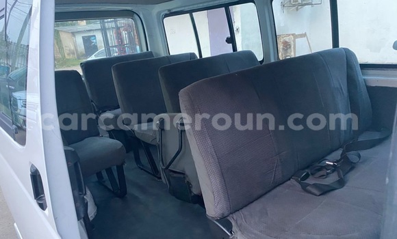 Sayi Na hannu Toyota Hiace White Mota in Douala a Ƙasar Kamaru Sayi Na hannu Toyota Hiace White Mota in Douala a Ƙasar Kamaru
