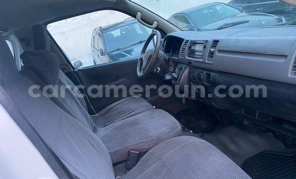 Sayi Na hannu Toyota Hiace White Mota in Douala a Ƙasar Kamaru Sayi Na hannu Toyota Hiace White Mota in Douala a Ƙasar Kamaru