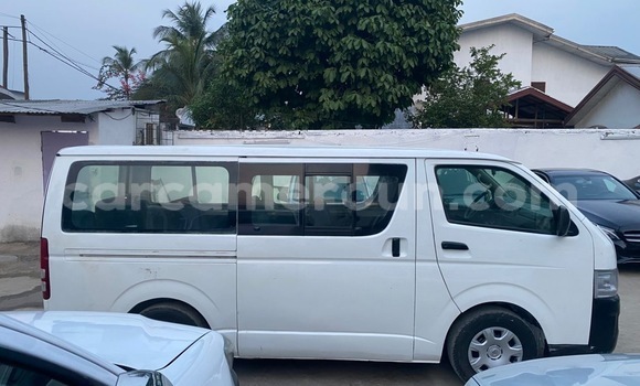 Sayi Na hannu Toyota Hiace White Mota in Douala a Ƙasar Kamaru Sayi Na hannu Toyota Hiace White Mota in Douala a Ƙasar Kamaru