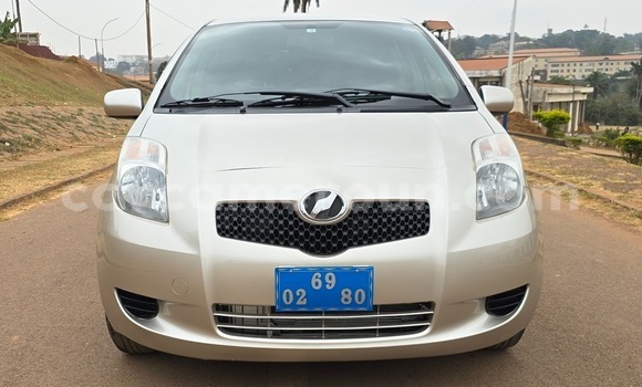 Acheter Occasion Voiture Toyota Yaris Gris à Yaoundé, Central Cameroon Acheter Occasion Voiture Toyota Yaris Gris à Yaoundé, Central Cameroon