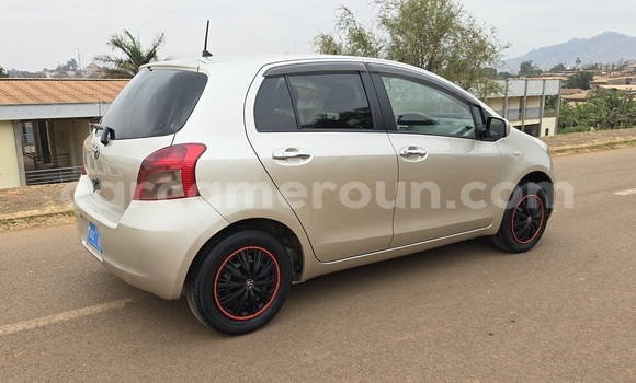 Acheter Occasion Voiture Toyota Yaris Gris à Yaoundé, Central Cameroon Acheter Occasion Voiture Toyota Yaris Gris à Yaoundé, Central Cameroon