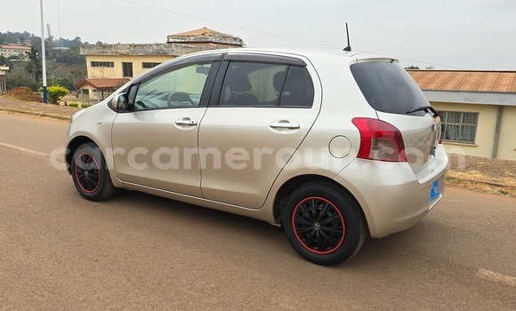 Acheter Occasion Voiture Toyota Yaris Gris à Yaoundé, Central Cameroon Acheter Occasion Voiture Toyota Yaris Gris à Yaoundé, Central Cameroon
