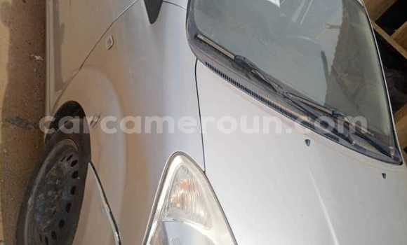 Sayi Na hannu Toyota Corolla Azurfa Mota in Douala a Ƙasar Kamaru