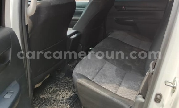 Sayi Na hannu Toyota Hilux White Mota in Douala a Ƙasar Kamaru Sayi Na hannu Toyota Hilux White Mota in Douala a Ƙasar Kamaru