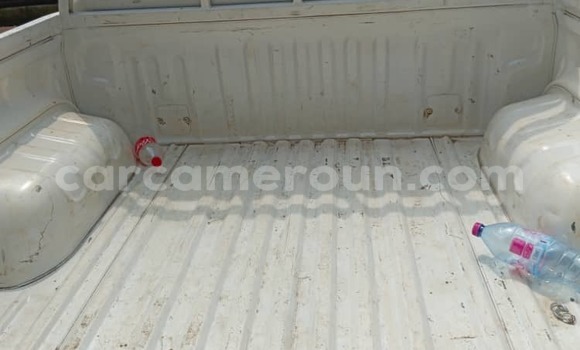 Sayi Na hannu Toyota Hilux White Mota in Douala a Ƙasar Kamaru Sayi Na hannu Toyota Hilux White Mota in Douala a Ƙasar Kamaru