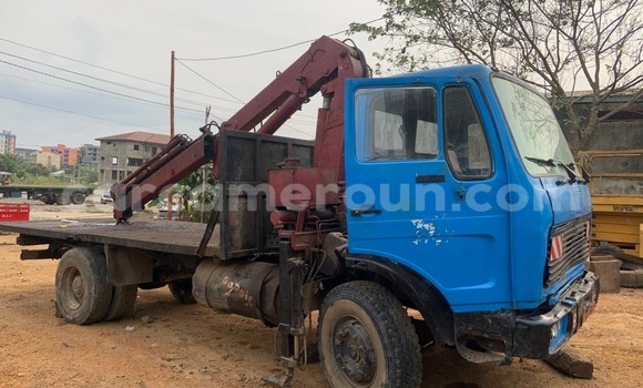 Sayi Na hannu Mercedes‒Benz 1922 Blue Babbar mota in Douala a Ƙasar Kamaru Sayi Na hannu Mercedes‒Benz 1922 Blue Babbar mota in Douala a Ƙasar Kamaru