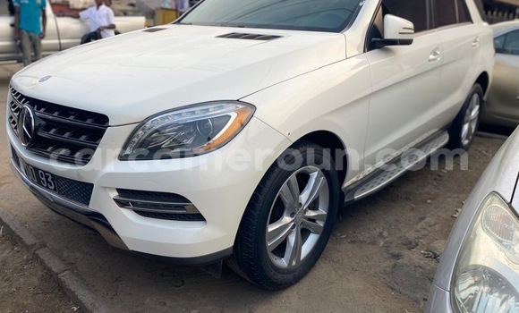 Sayi Sabo Mercedes‒Benz ML–Class White Mota in Douala a Ƙasar Kamaru Sayi Sabo Mercedes‒Benz ML–Class White Mota in Douala a Ƙasar Kamaru