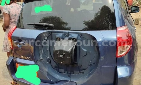 Sayi Na hannu Toyota RAV4 Blue Mota in Douala a Ƙasar Kamaru Sayi Na hannu Toyota RAV4 Blue Mota in Douala a Ƙasar Kamaru