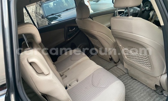 Sayi Imported Toyota Vanguard Azurfa Mota in Douala a Ƙasar Kamaru Sayi Imported Toyota Vanguard Azurfa Mota in Douala a Ƙasar Kamaru