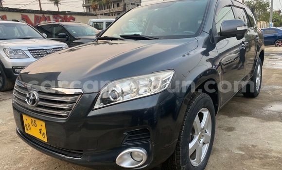 Sayi Imported Toyota Vanguard Azurfa Mota in Douala a Ƙasar Kamaru Sayi Imported Toyota Vanguard Azurfa Mota in Douala a Ƙasar Kamaru