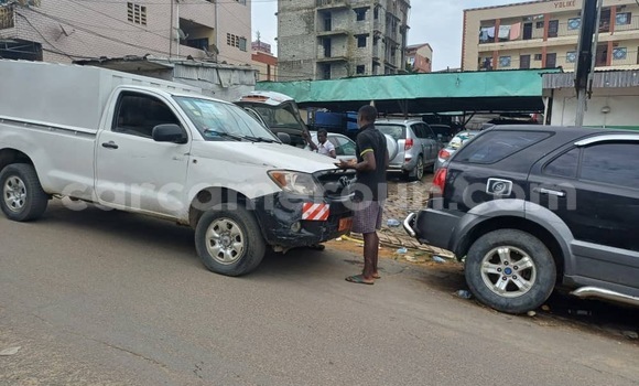 Acheter Occasion Voiture Toyota Hilux Blanc à Douala, Littoral Cameroon