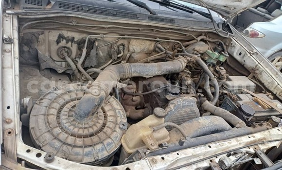 Sayi Na hannu Toyota Hilux White Mota in Douala a Ƙasar Kamaru Sayi Na hannu Toyota Hilux White Mota in Douala a Ƙasar Kamaru