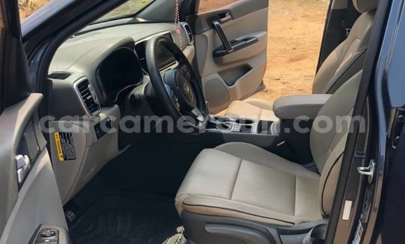 Sayi Na hannu Kia Sportage Blue Mota in Douala a Ƙasar Kamaru Sayi Na hannu Kia Sportage Blue Mota in Douala a Ƙasar Kamaru