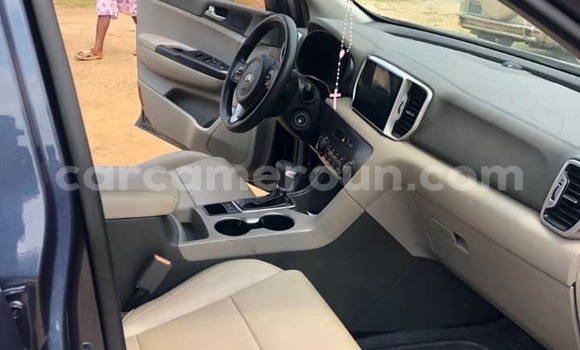 Sayi Na hannu Kia Sportage Blue Mota in Douala a Ƙasar Kamaru Sayi Na hannu Kia Sportage Blue Mota in Douala a Ƙasar Kamaru