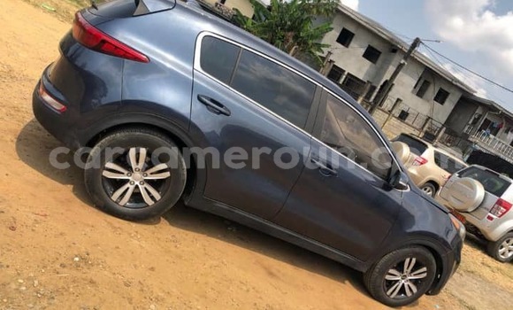 Sayi Na hannu Kia Sportage Blue Mota in Douala a Ƙasar Kamaru Sayi Na hannu Kia Sportage Blue Mota in Douala a Ƙasar Kamaru