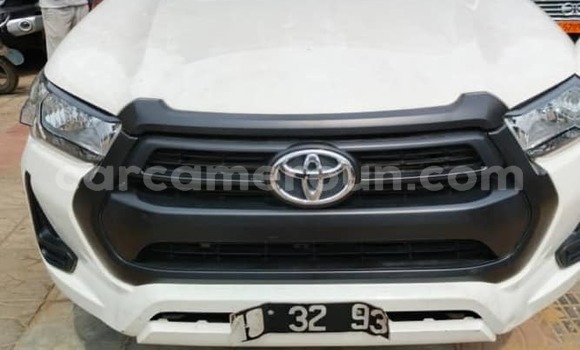 Buy Used Toyota Hilux White Car in Yaounde in Central Cameroon