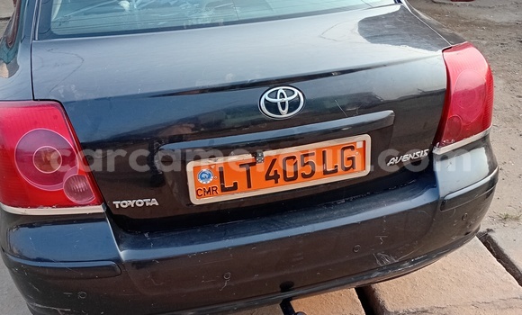 Sayi Na hannu Toyota Avensis Black Mota in Douala a Ƙasar Kamaru