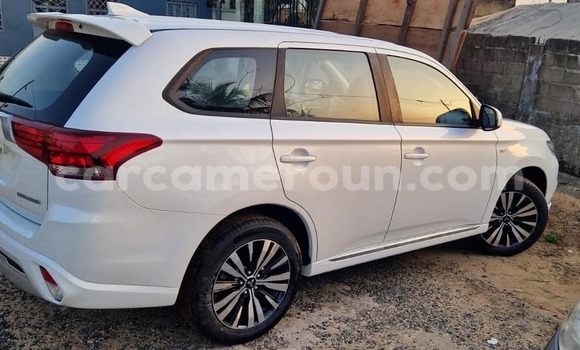 Acheter Occasion Voiture Mitsubishi Outlander Blanc à Douala, Littoral Cameroon Acheter Occasion Voiture Mitsubishi Outlander Blanc à Douala, Littoral Cameroon