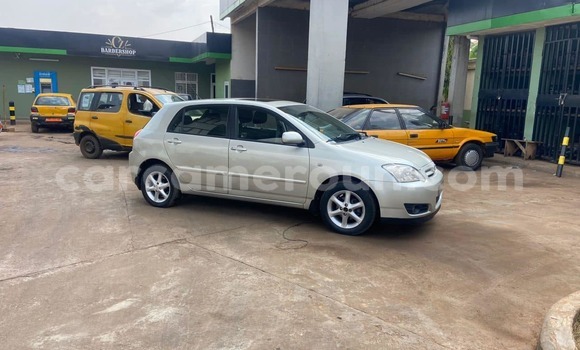 Sayi Na hannu Toyota Corolla Sauran Mota in Douala a Ƙasar Kamaru Sayi Na hannu Toyota Corolla Sauran Mota in Douala a Ƙasar Kamaru