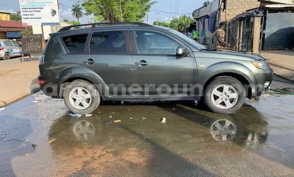 Sayi Imported Mitsubishi Outlander Green Mota in Douala a Ƙasar Kamaru Sayi Imported Mitsubishi Outlander Green Mota in Douala a Ƙasar Kamaru