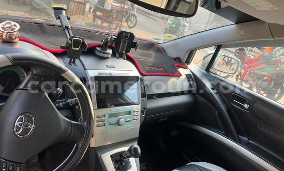 Sayi Na hannu Toyota Corolla Verso Azurfa Mota in Douala a Ƙasar Kamaru Sayi Na hannu Toyota Corolla Verso Azurfa Mota in Douala a Ƙasar Kamaru