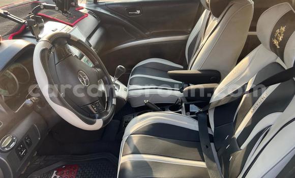 Sayi Na hannu Toyota Corolla Verso Azurfa Mota in Douala a Ƙasar Kamaru Sayi Na hannu Toyota Corolla Verso Azurfa Mota in Douala a Ƙasar Kamaru