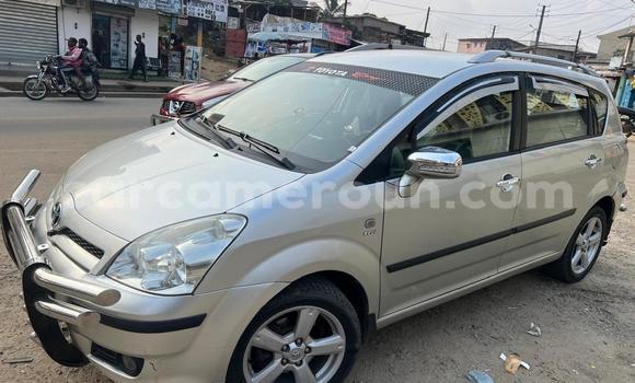 Sayi Na hannu Toyota Corolla Verso Azurfa Mota in Douala a Ƙasar Kamaru Sayi Na hannu Toyota Corolla Verso Azurfa Mota in Douala a Ƙasar Kamaru