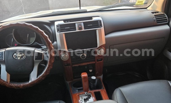 Sayi Na hannu Toyota 4Runner White Mota in Douala a Ƙasar Kamaru Sayi Na hannu Toyota 4Runner White Mota in Douala a Ƙasar Kamaru
