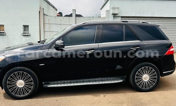 Sayi Imported Mercedes‒Benz ML–Class Black Mota in Douala a Ƙasar Kamaru Sayi Imported Mercedes‒Benz ML–Class Black Mota in Douala a Ƙasar Kamaru