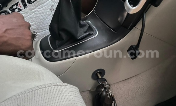 Sayi Imported Toyota Avensis Sauran Mota in Douala a Ƙasar Kamaru Sayi Imported Toyota Avensis Sauran Mota in Douala a Ƙasar Kamaru