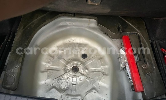 Sayi Imported Toyota Avensis Sauran Mota in Douala a Ƙasar Kamaru Sayi Imported Toyota Avensis Sauran Mota in Douala a Ƙasar Kamaru