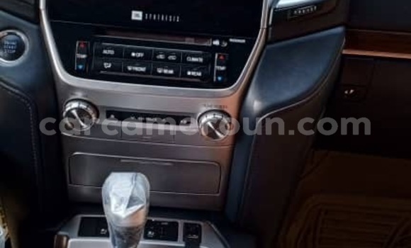 Sayi Imported Toyota Land Cruiser Black Mota in Douala a Ƙasar Kamaru Sayi Imported Toyota Land Cruiser Black Mota in Douala a Ƙasar Kamaru