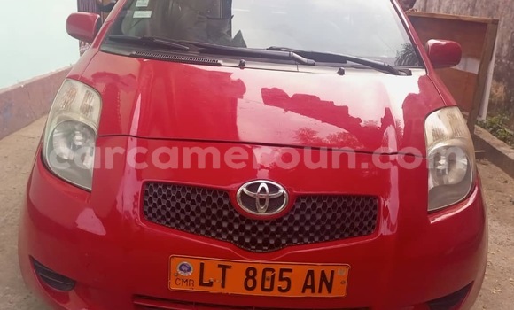 Sayi Na hannu Toyota Yaris Red Mota in Douala a Ƙasar Kamaru