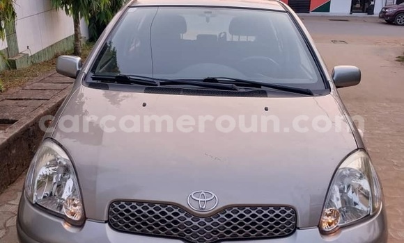 Sayi Na hannu Toyota Yaris M Mota in Douala a Ƙasar Kamaru