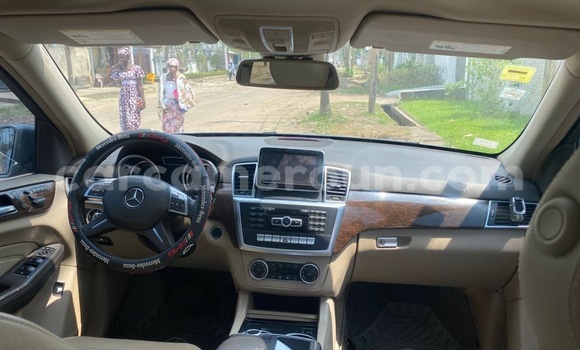 Sayi Na hannu Mercedes‒Benz GLE Sauran Mota in Douala a Ƙasar Kamaru Sayi Na hannu Mercedes‒Benz GLE Sauran Mota in Douala a Ƙasar Kamaru
