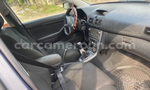 Sayi Na hannu Toyota Avensis Azurfa Mota in Douala a Ƙasar Kamaru Sayi Na hannu Toyota Avensis Azurfa Mota in Douala a Ƙasar Kamaru