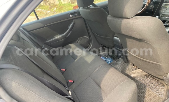 Sayi Na hannu Toyota Avensis Azurfa Mota in Douala a Ƙasar Kamaru Sayi Na hannu Toyota Avensis Azurfa Mota in Douala a Ƙasar Kamaru