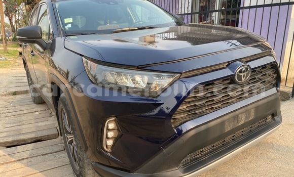 Sayi Imported Toyota RAV4 Blue Mota in Douala a Ƙasar Kamaru