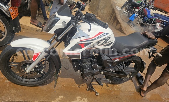 Sayi Na hannu Lifan LF150 Black Motsi in Douala a Ƙasar Kamaru Sayi Na hannu Lifan LF150 Black Motsi in Douala a Ƙasar Kamaru