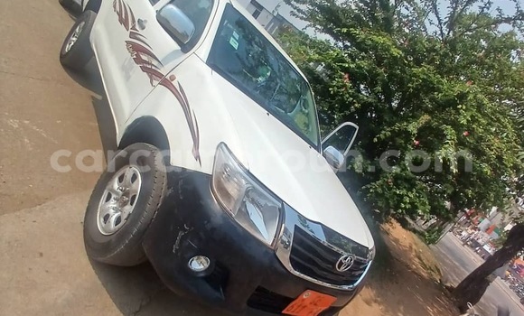 Acheter Occasion Voiture Toyota Hilux Blanc à Douala, Littoral Cameroon