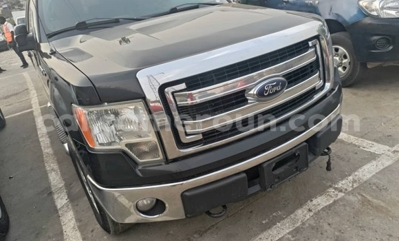 Sayi Imported Ford F–150 Black Mota in Douala a Ƙasar Kamaru Sayi Imported Ford F–150 Black Mota in Douala a Ƙasar Kamaru