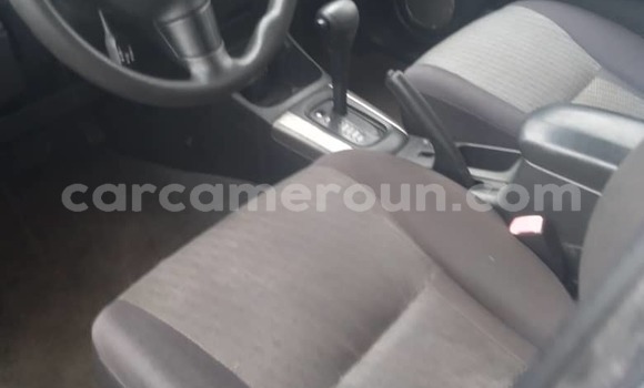 Sayi Na hannu Toyota RAV4 Azurfa Mota in Douala a Ƙasar Kamaru Sayi Na hannu Toyota RAV4 Azurfa Mota in Douala a Ƙasar Kamaru